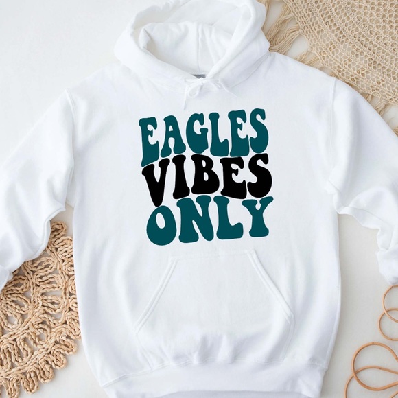 Team Screens Apparel Tops - 💚 Eagles Vibes Only Hoodie 🖤 NFL Philadelphia Eagles NEW White Hoodie